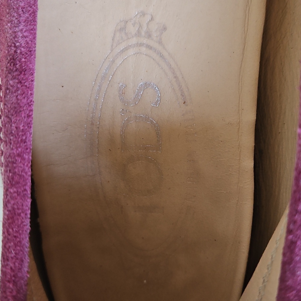 TOD'S: Classic Pink Suede Driving Loafers - Picture 9 of 9